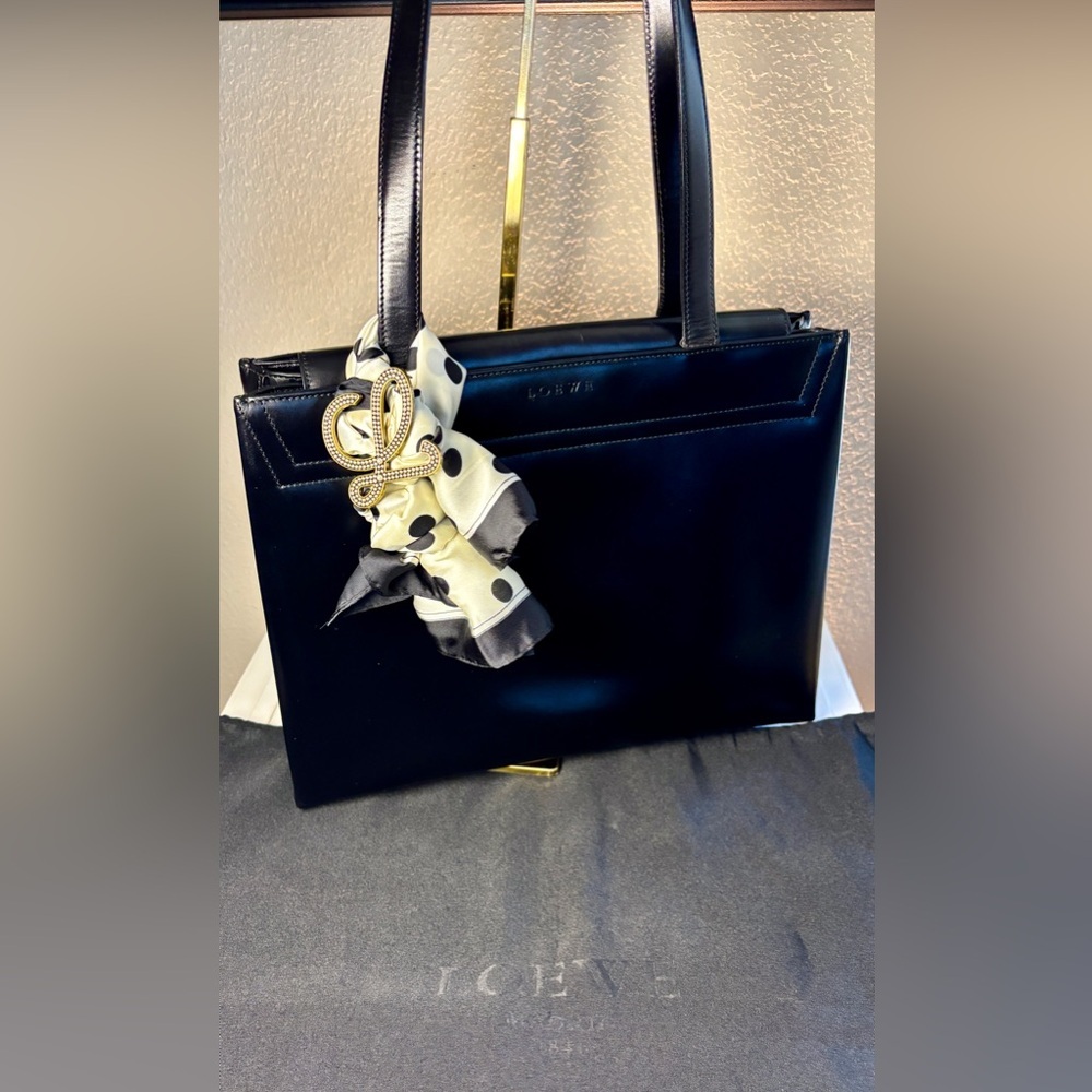 LOEWE Classic Minimalist Luxury Tote/Shoulder Bag TWO COA’s LOEWE Dust Bag - Picture 14 of 17